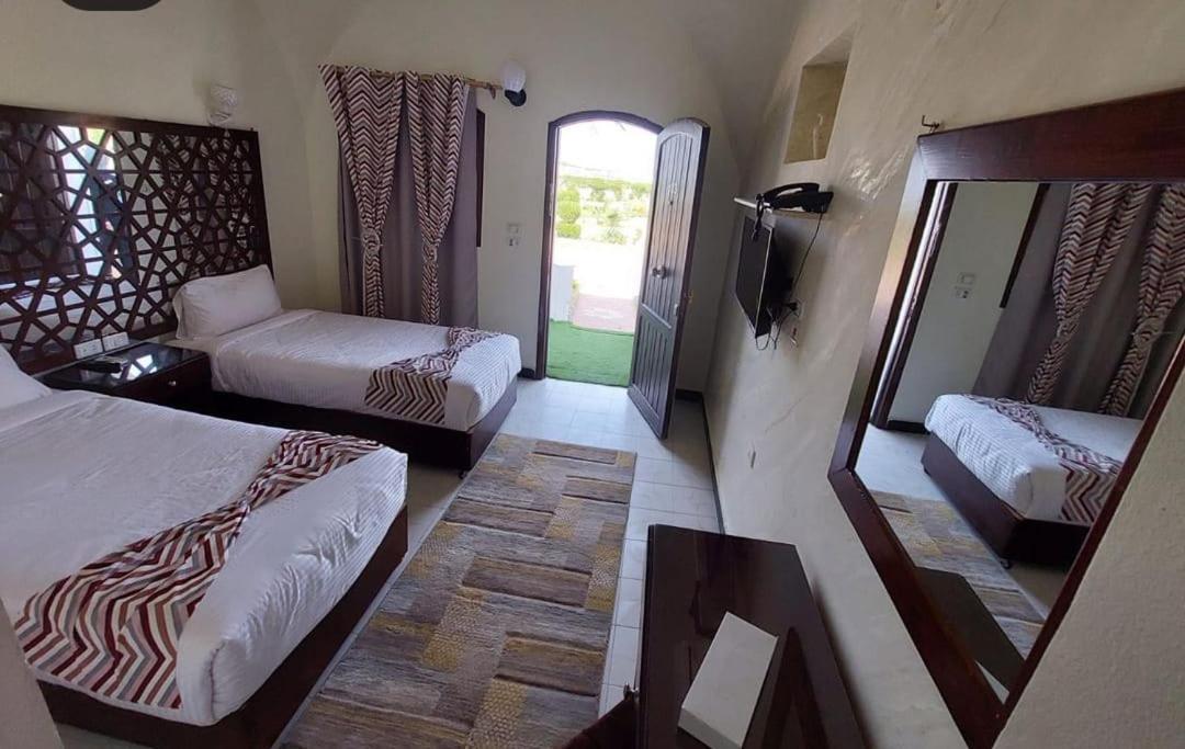 Dolphin Continental Hotel El Qoseir Екстериор снимка
